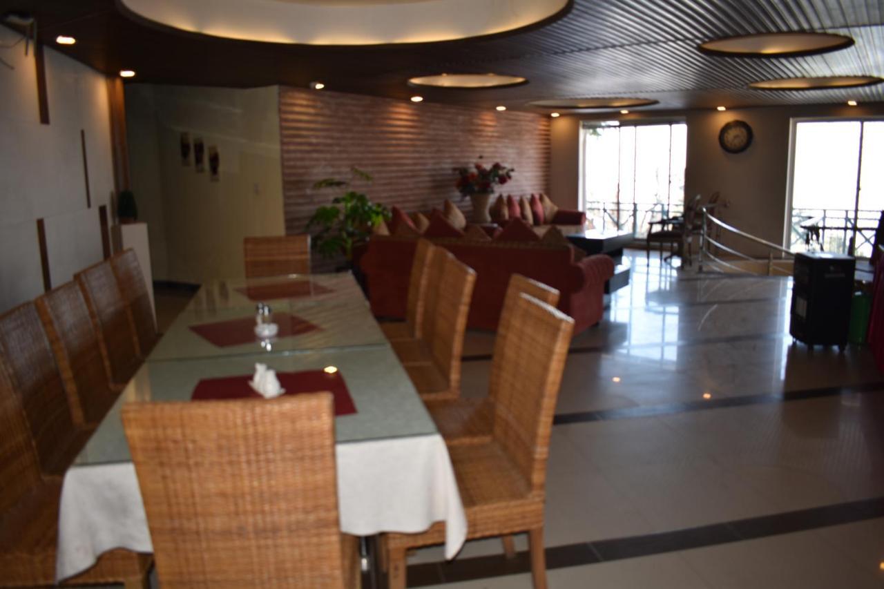 Summit Hotel Abbottabad Dış mekan fotoğraf